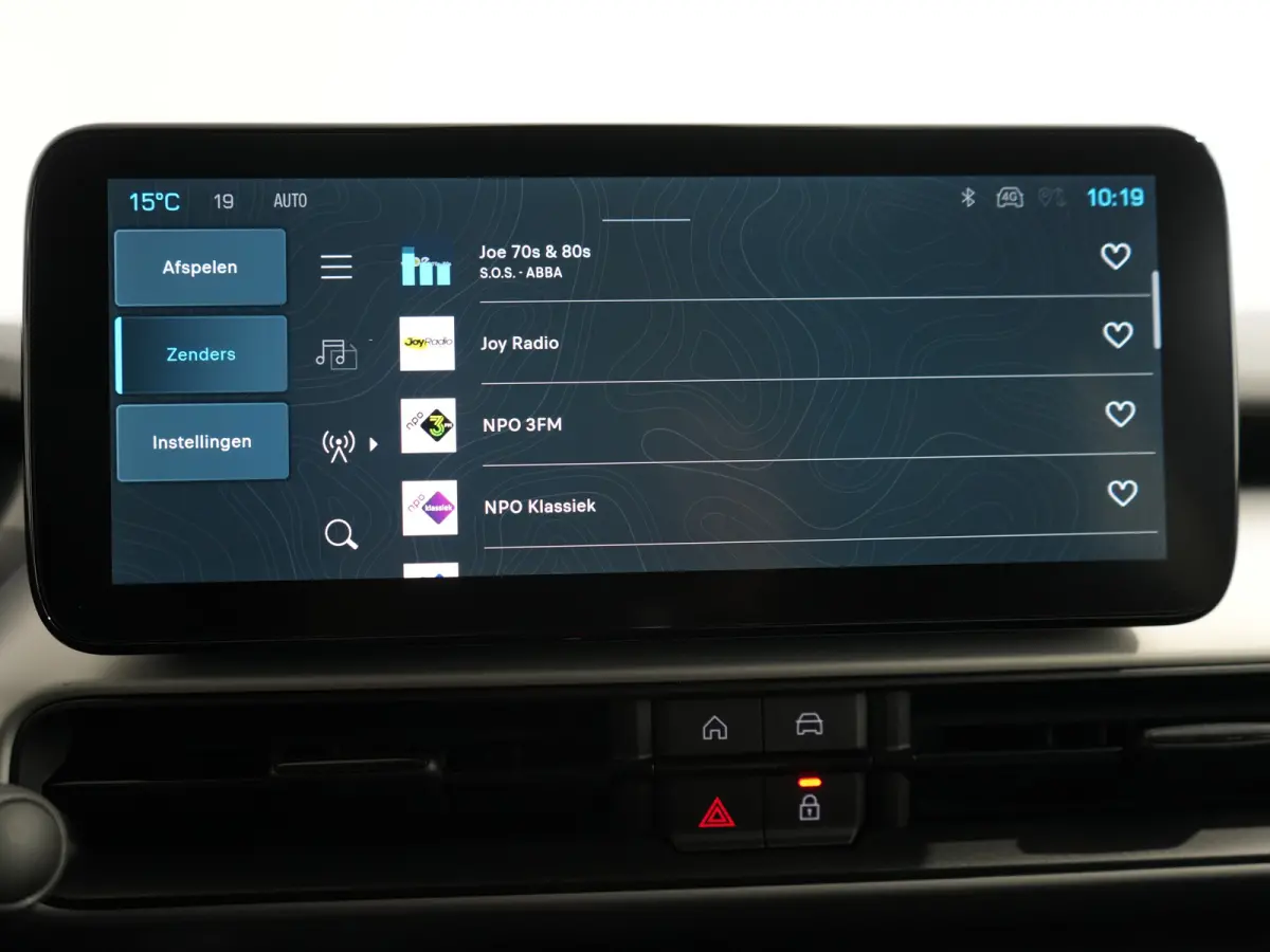 Summit | 10,25" Infotainment met draadloos Apple Carplay en Android Auto | 18" Diamond Cut lichtmetalen velgen | 360 parkeersensoren
