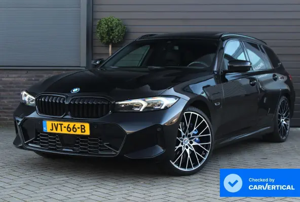 330e | Panoramadak | M Schaalstoelen | H+K | HUD | Adaptieve cruise Control | LED |