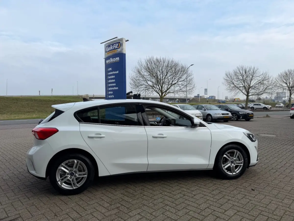 1.0 EB TREND EDITION BUSINESS NAVI AIRCO PDC