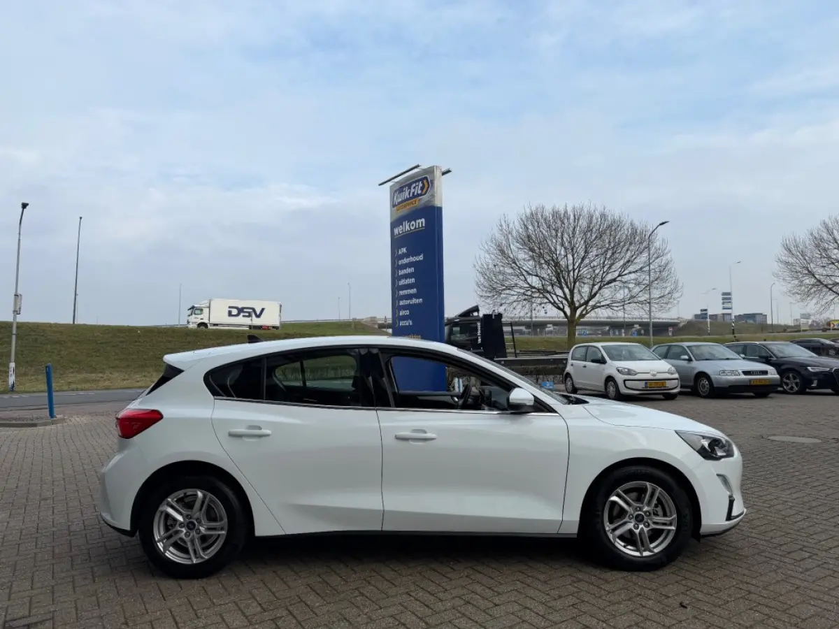 1.0 EB TREND EDITION BUSINESS NAVI AIRCO PDC