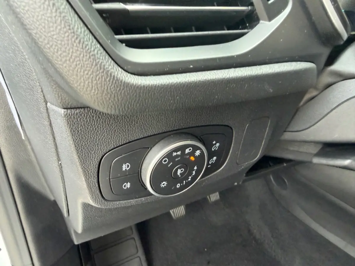 1.0 EB TREND EDITION BUSINESS NAVI AIRCO PDC