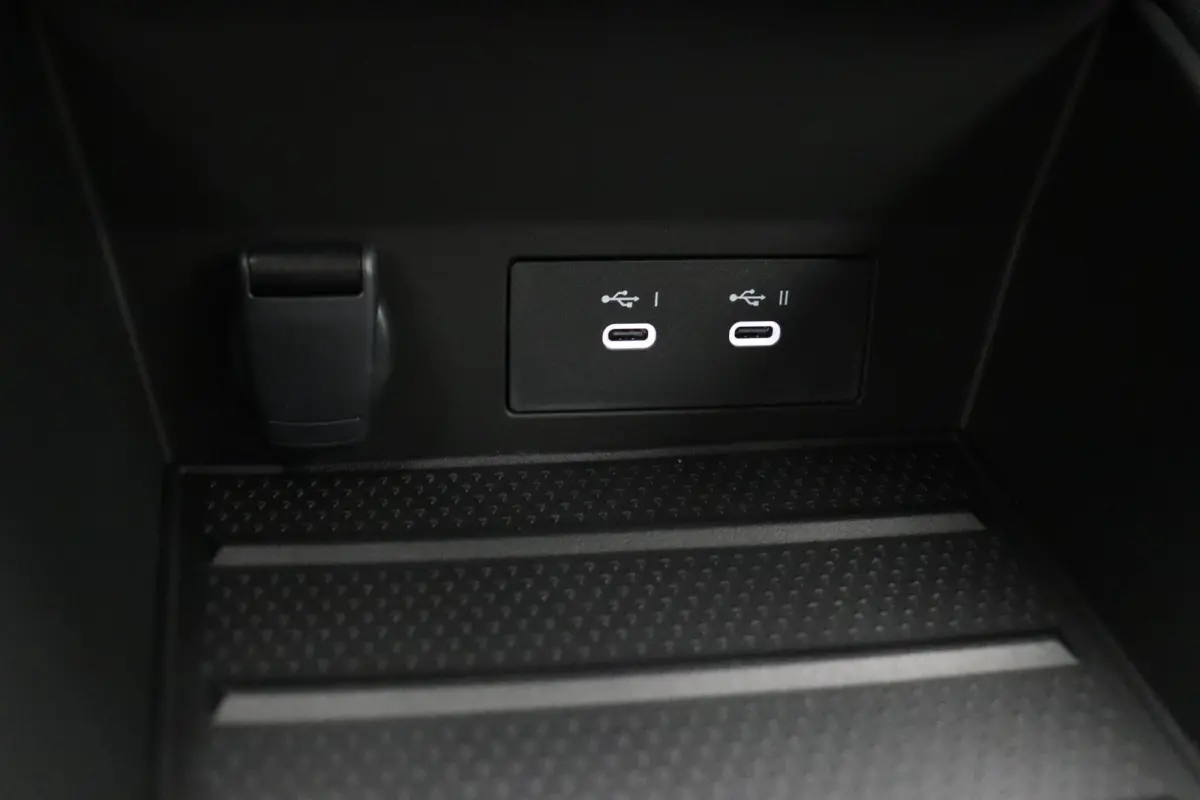 1.8 HEV AT Intense+ | Adaptive cruise control | Verwarmbaar voorruit | 18" lichtmetalen velgen |