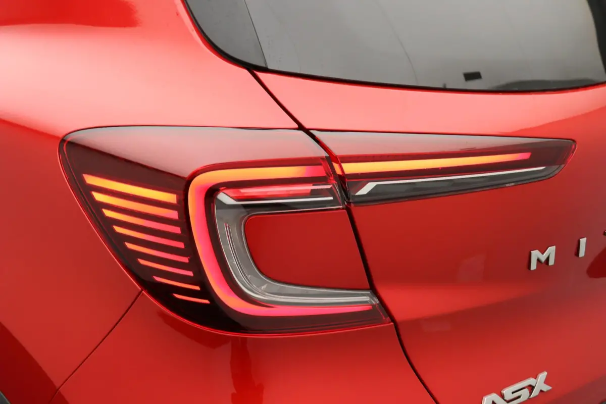 1.8 HEV AT Intense+ | Adaptive cruise control | Verwarmbaar voorruit | 18" lichtmetalen velgen |