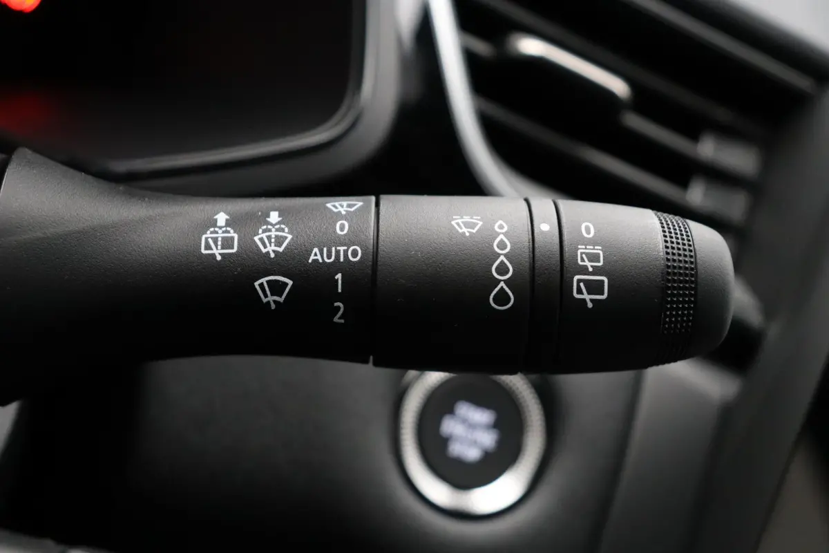 1.8 HEV AT Intense+ | Adaptive cruise control | Verwarmbaar voorruit | 18" lichtmetalen velgen |