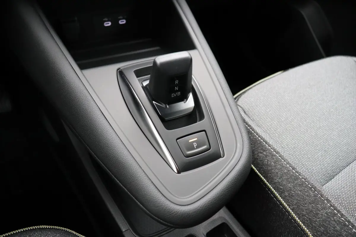 1.8 HEV AT Intense+ | Adaptive cruise control | Verwarmbaar voorruit | 18" lichtmetalen velgen |