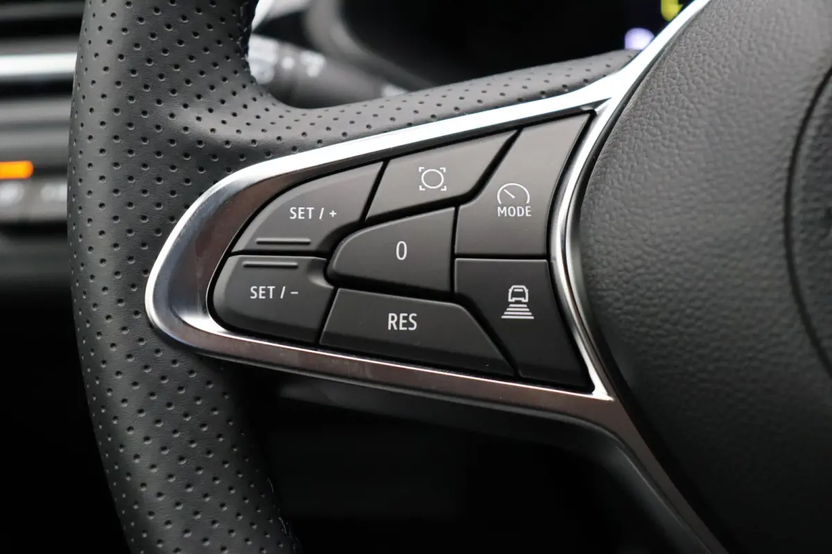 1.8 HEV AT Intense+ | Adaptive cruise control | Verwarmbaar voorruit | 18" lichtmetalen velgen |