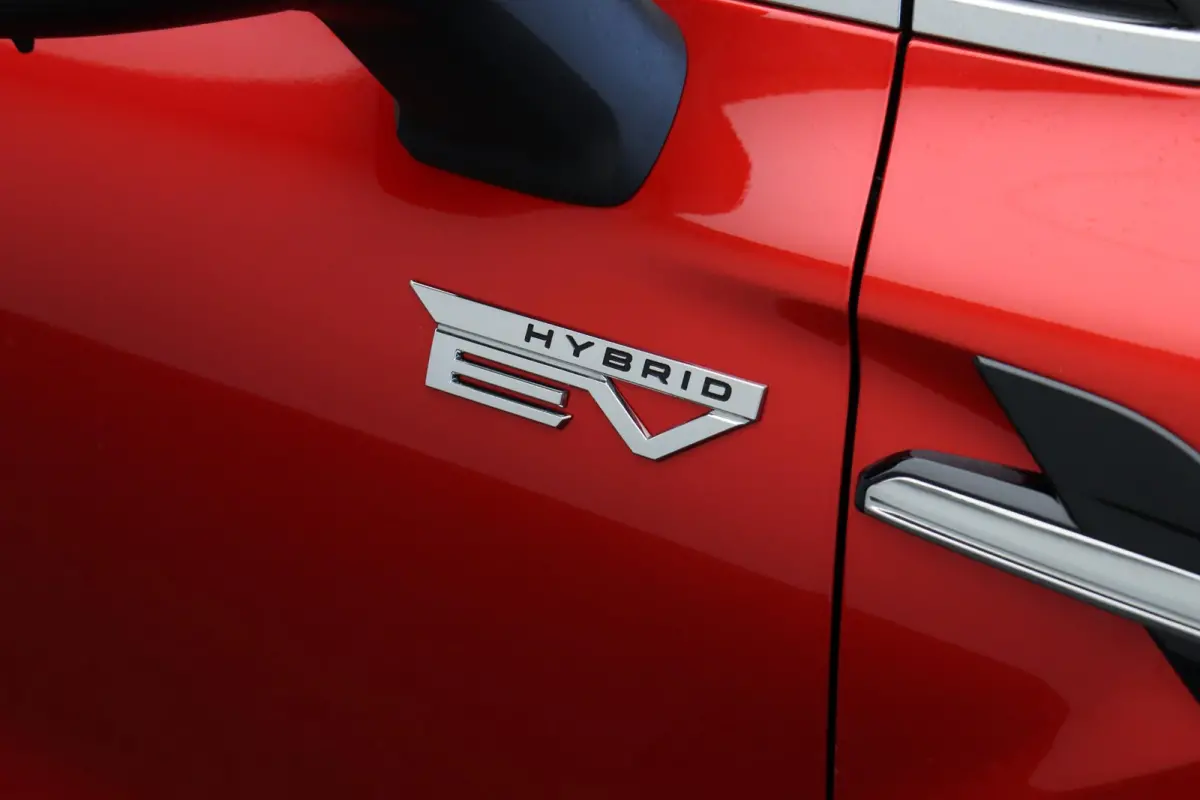 1.8 HEV AT Intense+ | Adaptive cruise control | Verwarmbaar voorruit | 18" lichtmetalen velgen |