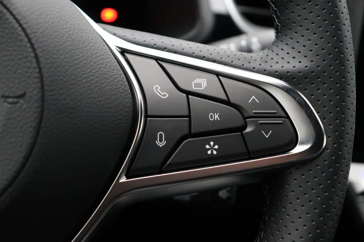 1.8 HEV AT Intense+ | Adaptive cruise control | Verwarmbaar voorruit | 18" lichtmetalen velgen |