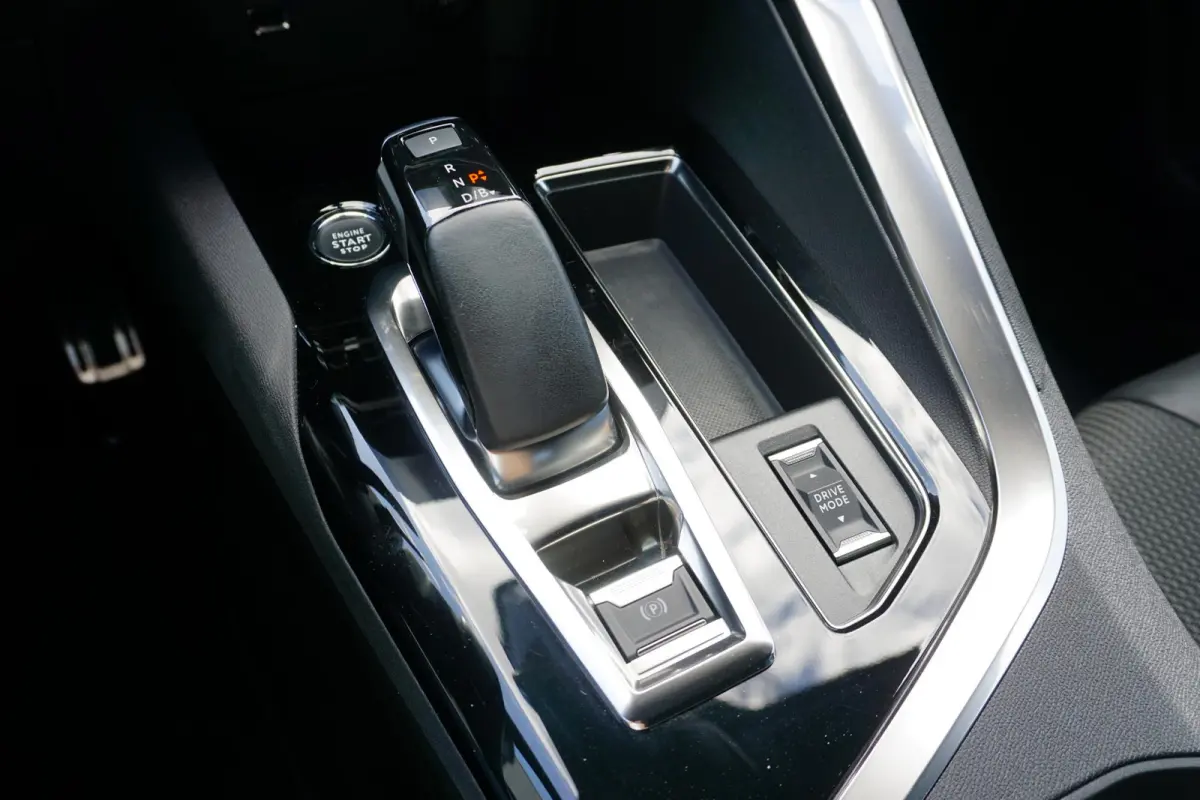 1.6 HYbrid 225 GT |Camera |Adaptive Cruise |Navi |Carplay |Full LED verlichting |LM-velgen |Climate control |Dakrails |Mooie auto |1e eigenaar