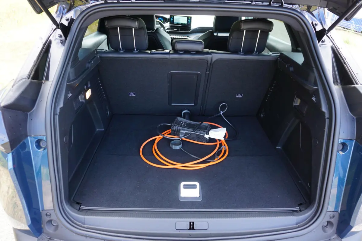 1.6 HYbrid 225 GT |Camera |Adaptive Cruise |Navi |Carplay |Full LED verlichting |LM-velgen |Climate control |Dakrails |Mooie auto |1e eigenaar