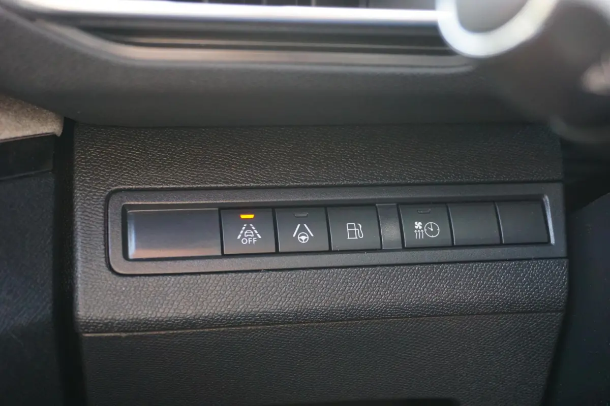 1.6 HYbrid 225 GT |Camera |Adaptive Cruise |Navi |Carplay |Full LED verlichting |LM-velgen |Climate control |Dakrails |Mooie auto |1e eigenaar