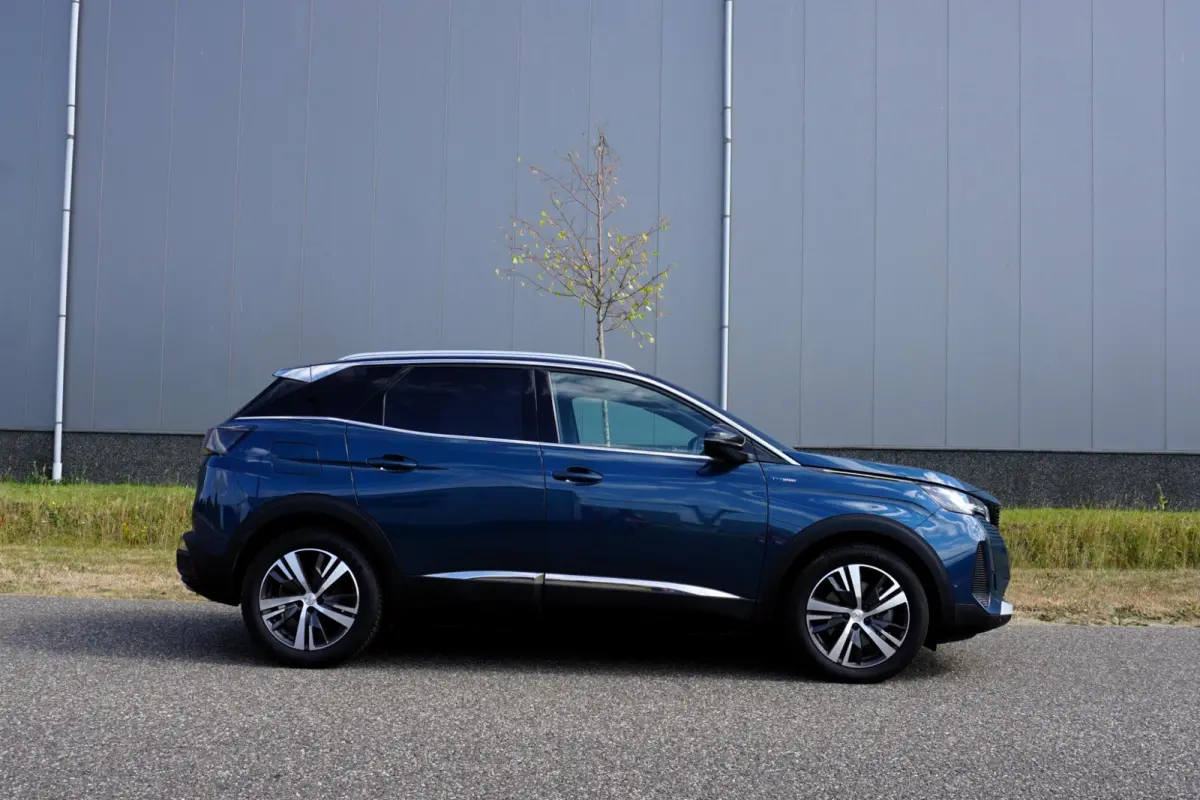 1.6 HYbrid 225 GT |Camera |Adaptive Cruise |Navi |Carplay |Full LED verlichting |LM-velgen |Climate control |Dakrails |Mooie auto |1e eigenaar