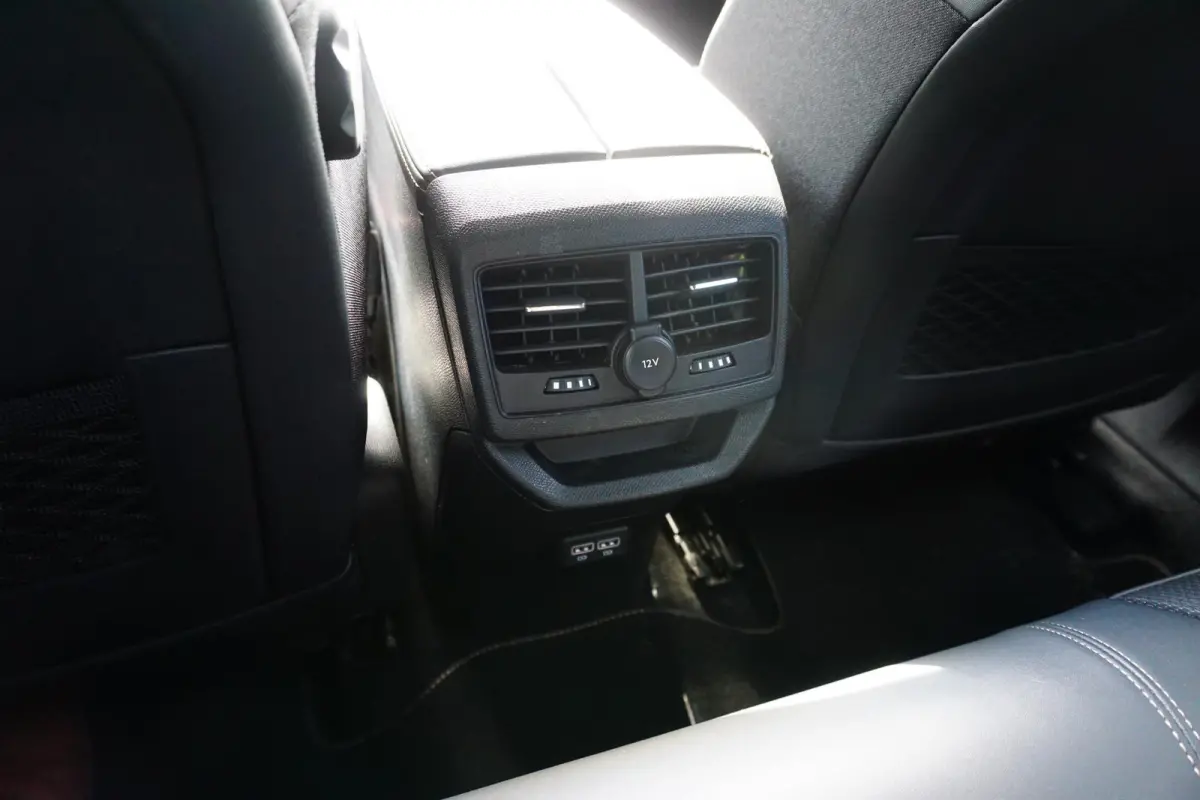 1.6 HYbrid 225 GT |Camera |Adaptive Cruise |Navi |Carplay |Full LED verlichting |LM-velgen |Climate control |Dakrails |Mooie auto |1e eigenaar