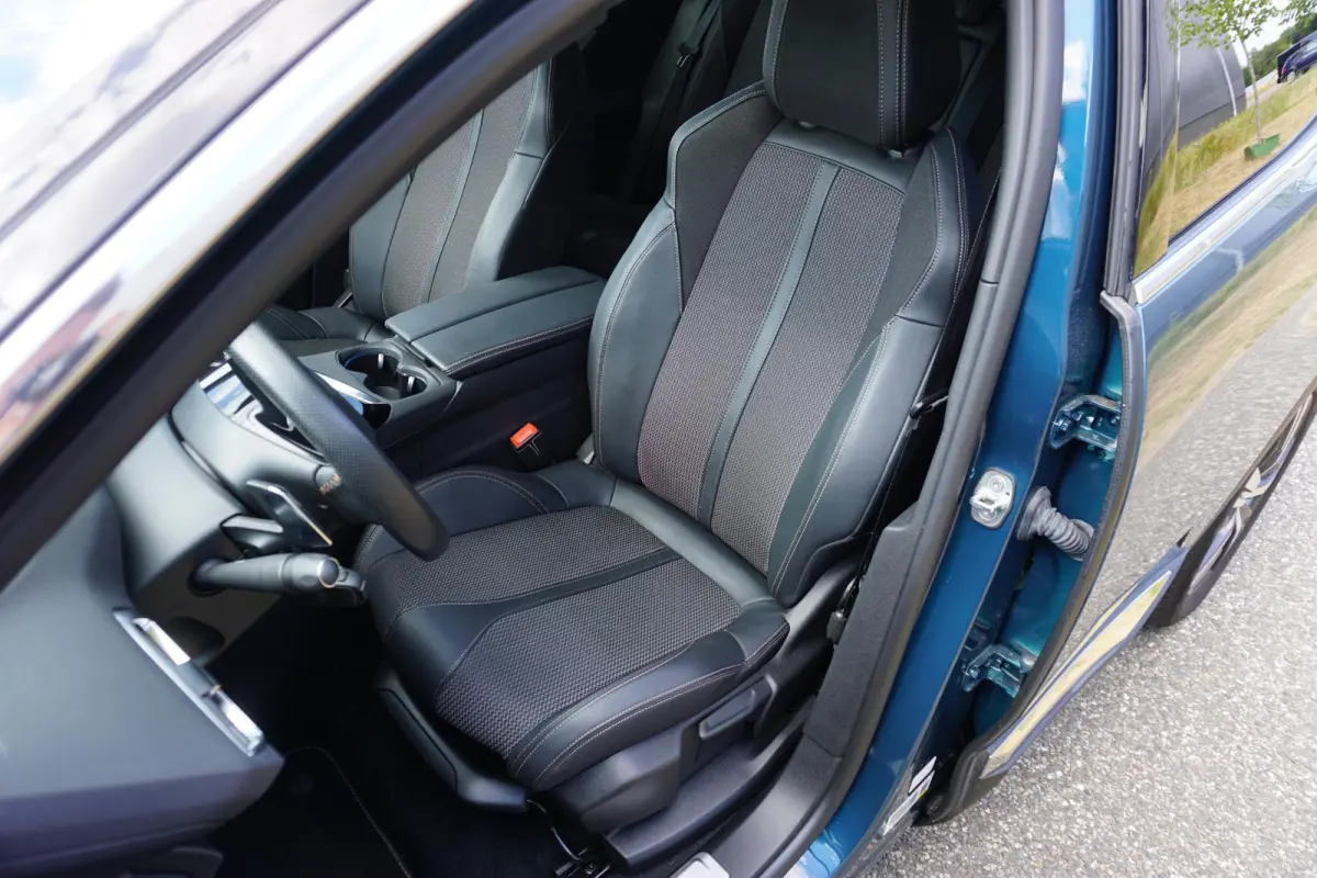 1.6 HYbrid 225 GT |Camera |Adaptive Cruise |Navi |Carplay |Full LED verlichting |LM-velgen |Climate control |Dakrails |Mooie auto |1e eigenaar