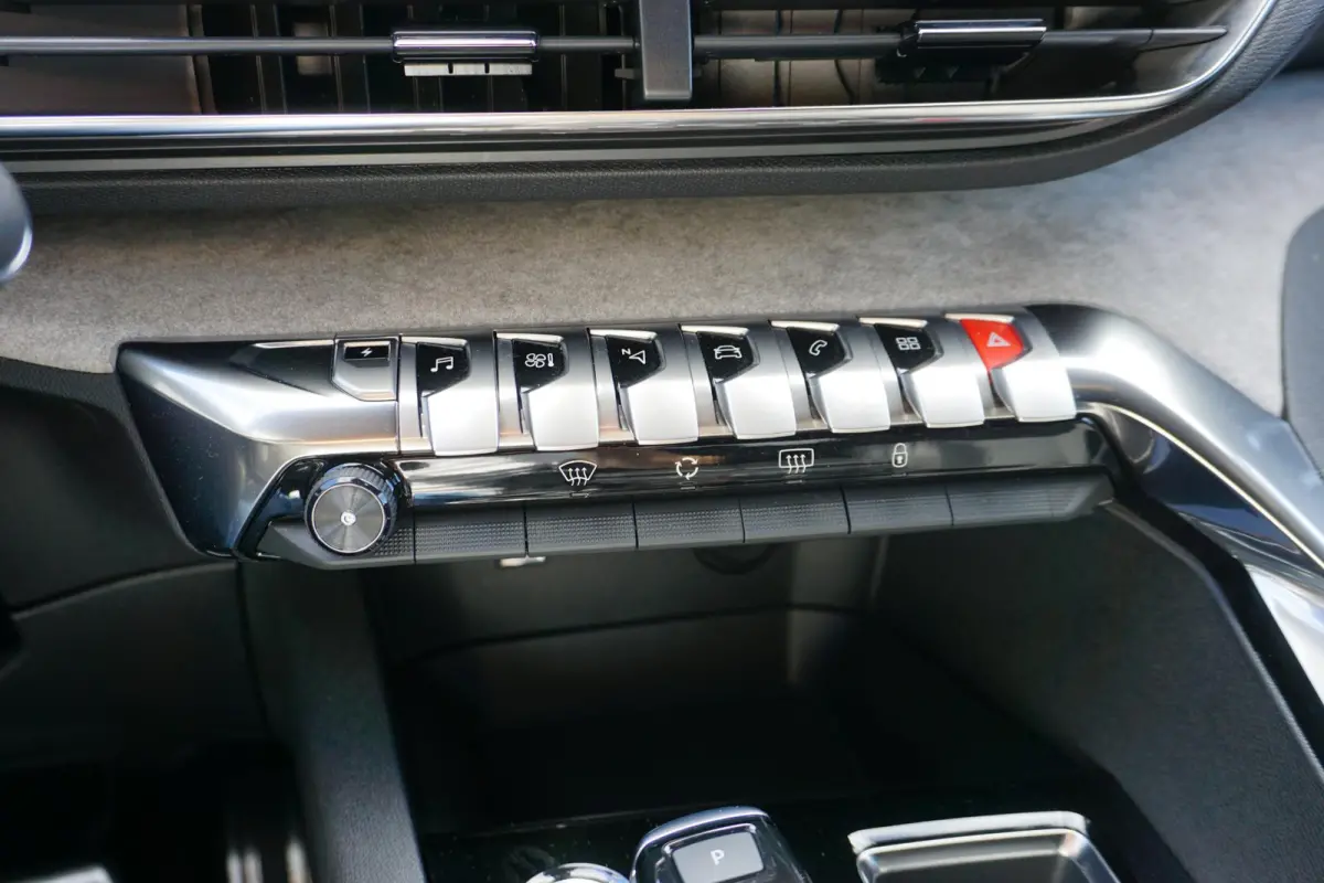 1.6 HYbrid 225 GT |Camera |Adaptive Cruise |Navi |Carplay |Full LED verlichting |LM-velgen |Climate control |Dakrails |Mooie auto |1e eigenaar