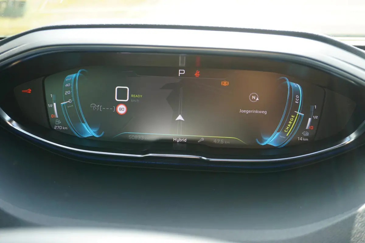1.6 HYbrid 225 GT |Camera |Adaptive Cruise |Navi |Carplay |Full LED verlichting |LM-velgen |Climate control |Dakrails |Mooie auto |1e eigenaar