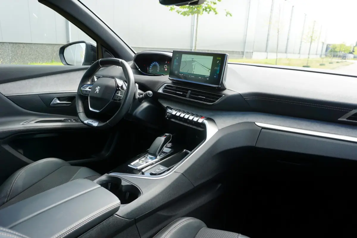 1.6 HYbrid 225 GT |Camera |Adaptive Cruise |Navi |Carplay |Full LED verlichting |LM-velgen |Climate control |Dakrails |Mooie auto |1e eigenaar