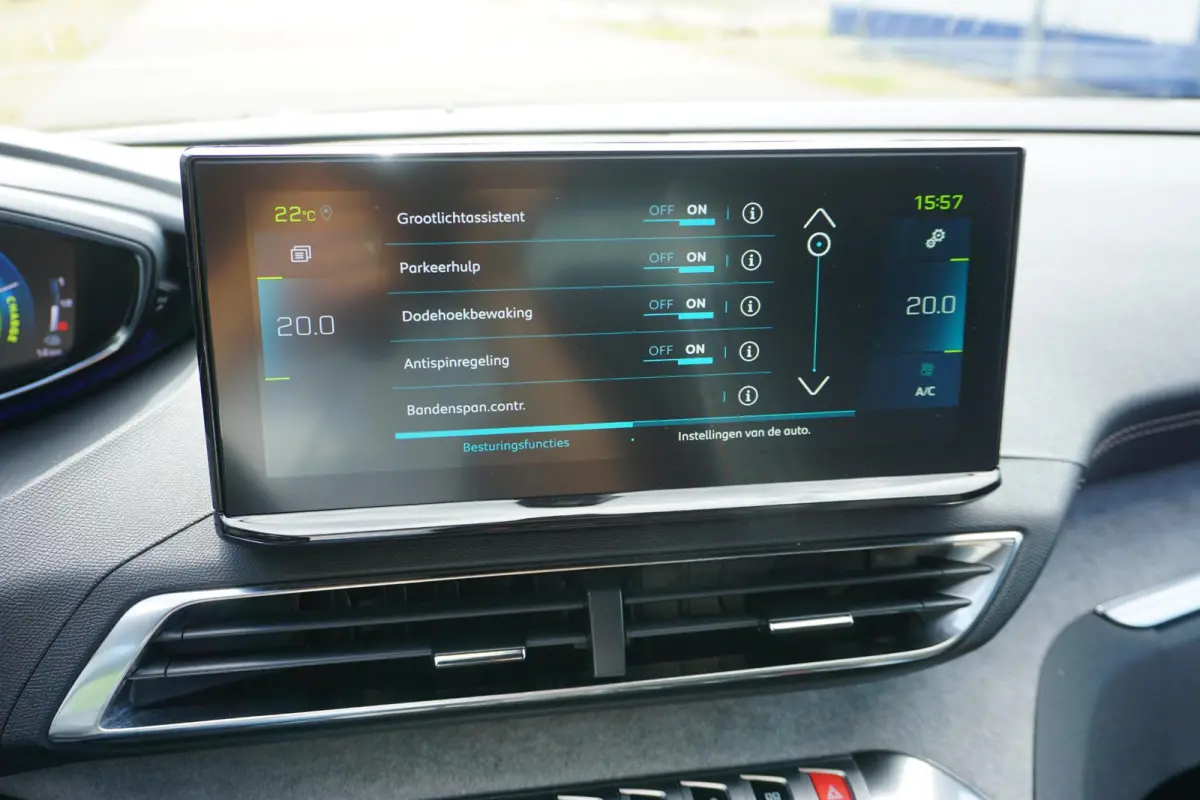 1.6 HYbrid 225 GT |Camera |Adaptive Cruise |Navi |Carplay |Full LED verlichting |LM-velgen |Climate control |Dakrails |Mooie auto |1e eigenaar