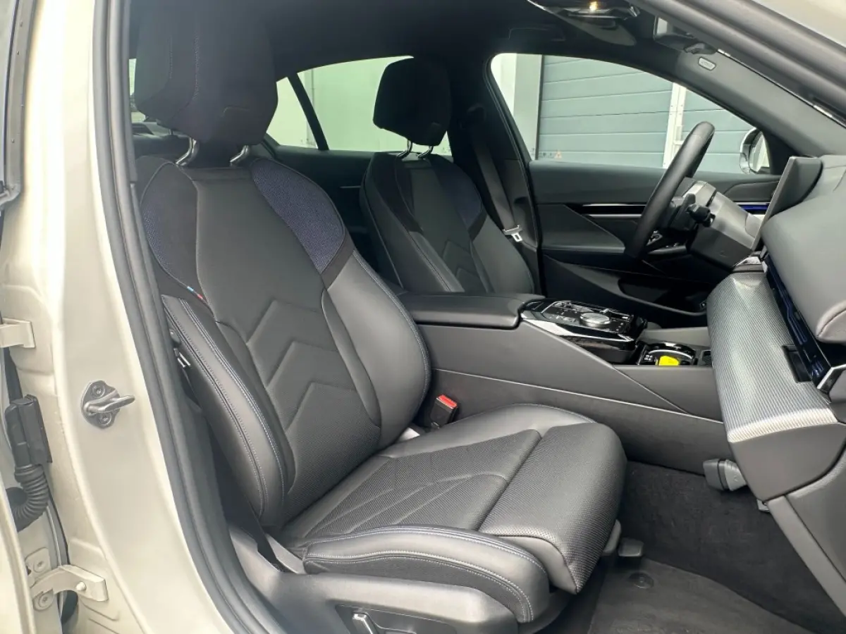 530e X-drive M-Sport bj2024 *Leer *Laser *NL auto *Cruise