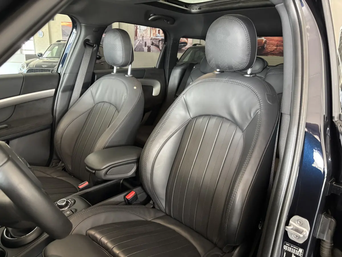 Cooper ALL4 MINI Yours Adaptive cruise Leder Panoramadak, Harman Kardon Head up Memory seats Adaptive Cruise