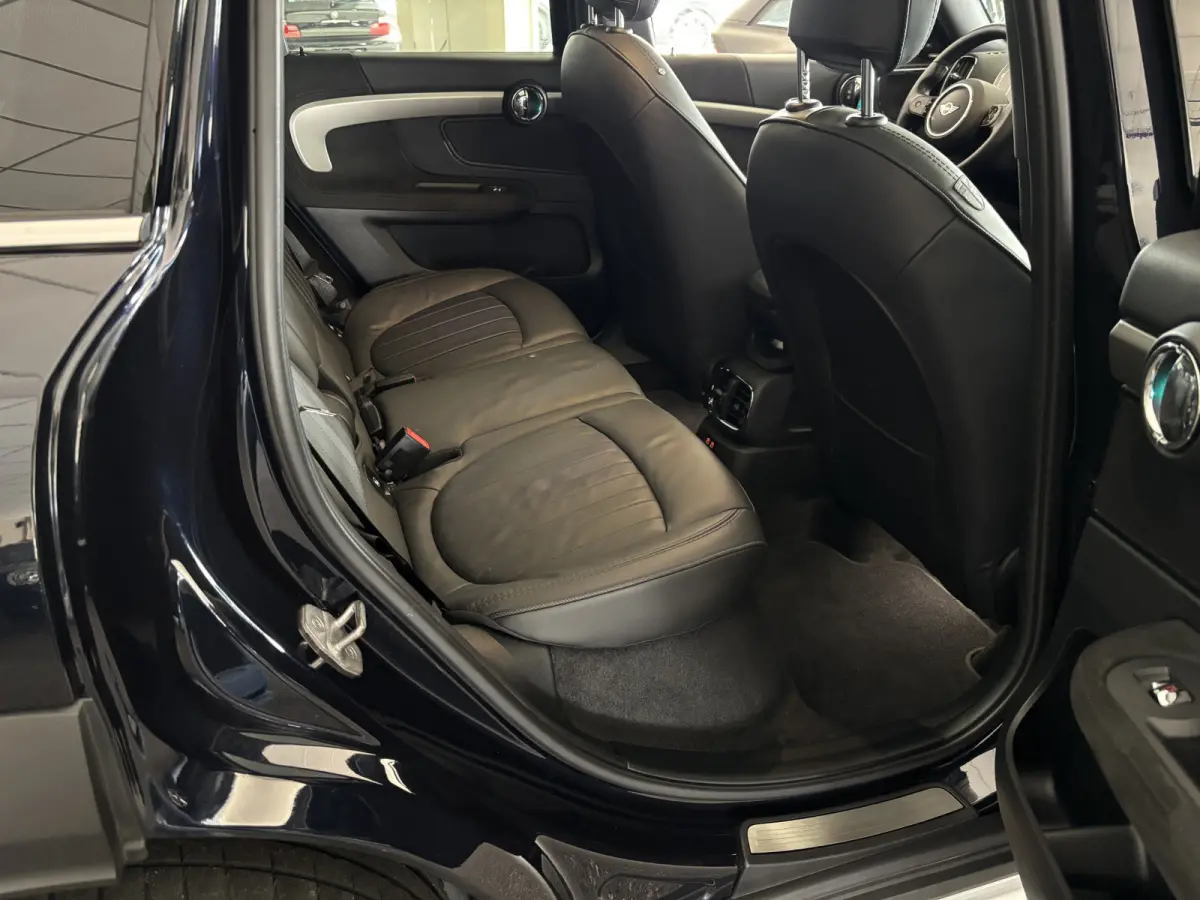 Cooper ALL4 MINI Yours Adaptive cruise Leder Panoramadak, Harman Kardon Head up Memory seats Adaptive Cruise