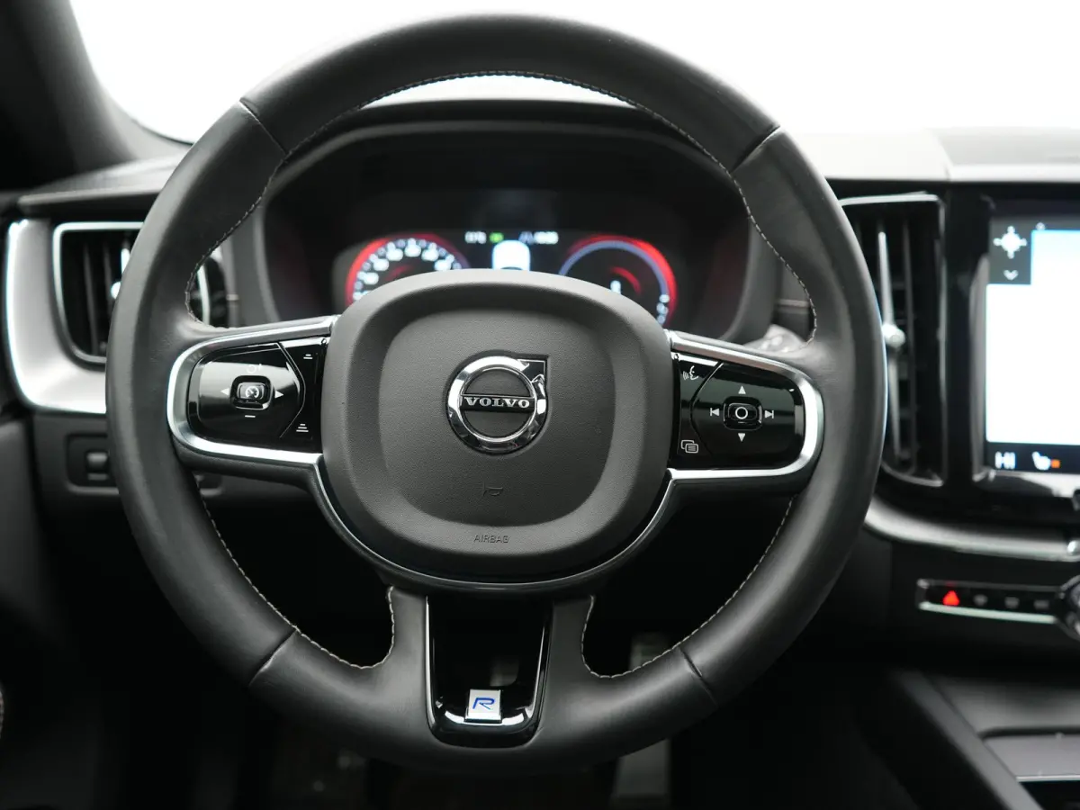 Recharge T8 AWD R-Design PHEV 391pk Dealer O.H. | Panodak | Luchtvering | Head Up | Camera | Harman & Kardon | Sportstoelen Memory & Verwarmd | 21"L.M | Apple Carplay | Keyless | Blis | Virt