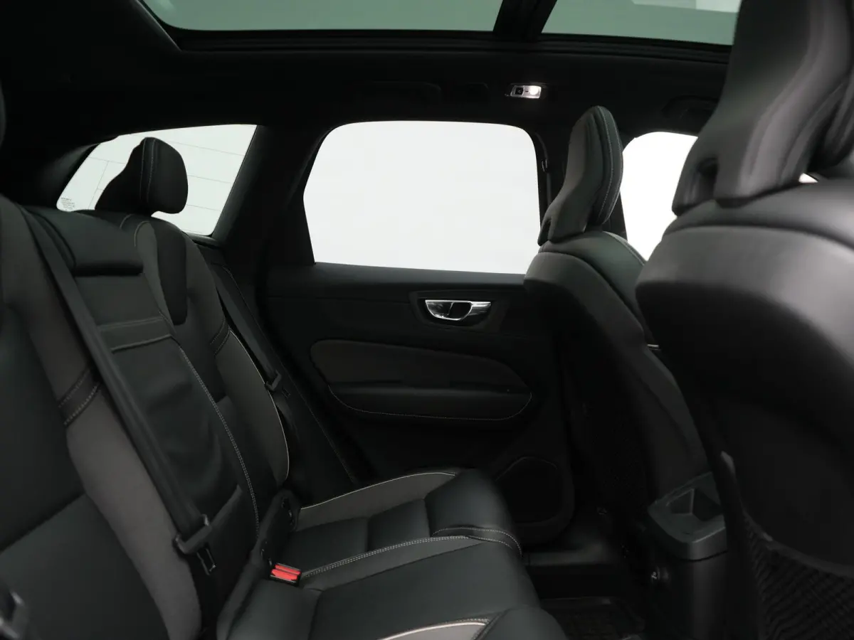 Recharge T8 AWD R-Design PHEV 391pk Dealer O.H. | Panodak | Luchtvering | Head Up | Camera | Harman & Kardon | Sportstoelen Memory & Verwarmd | 21"L.M | Apple Carplay | Keyless | Blis | Virt