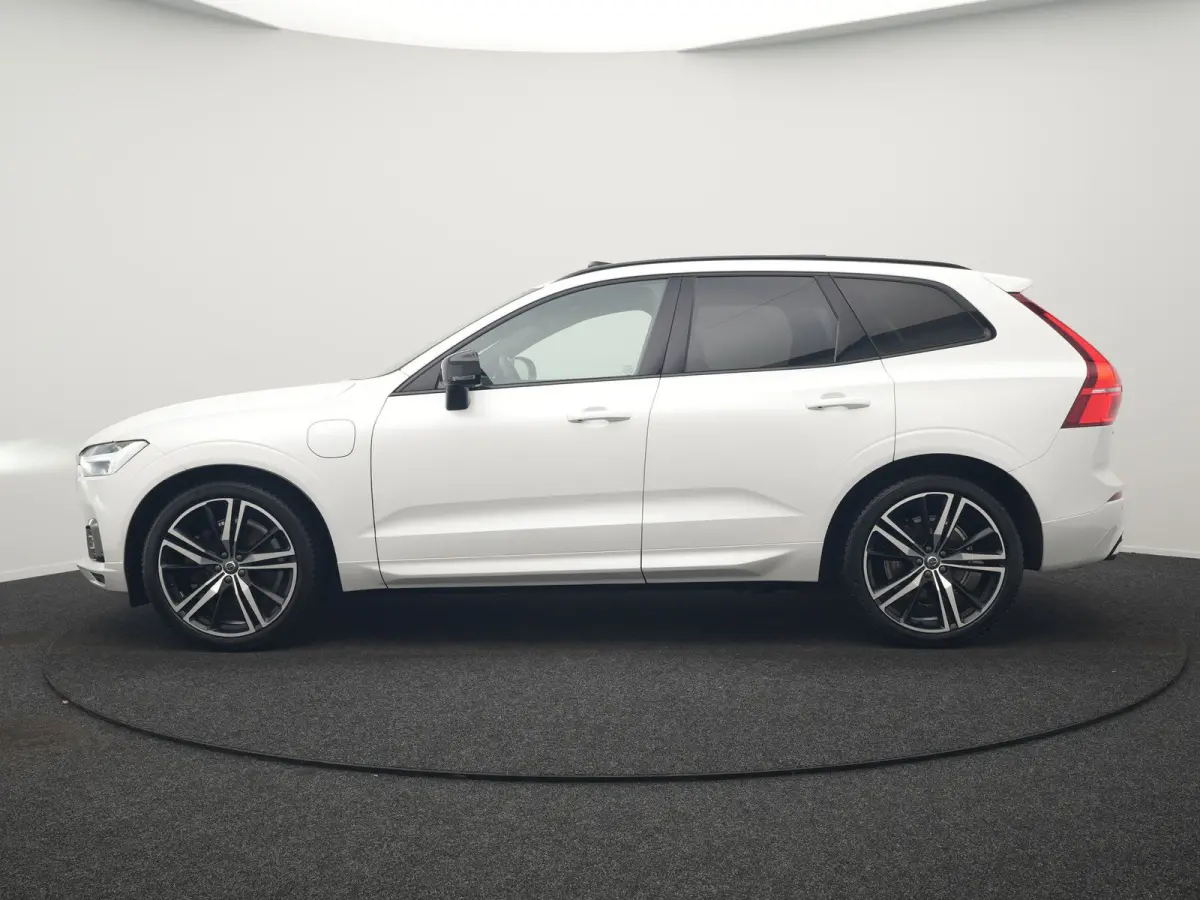 Recharge T8 AWD R-Design PHEV 391pk Dealer O.H. | Panodak | Luchtvering | Head Up | Camera | Harman & Kardon | Sportstoelen Memory & Verwarmd | 21"L.M | Apple Carplay | Keyless | Blis | Virt
