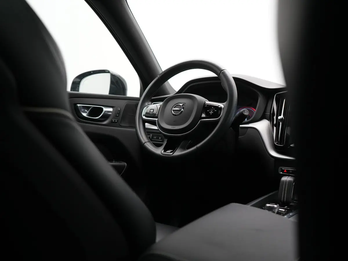 Recharge T8 AWD R-Design PHEV 391pk Dealer O.H. | Panodak | Luchtvering | Head Up | Camera | Harman & Kardon | Sportstoelen Memory & Verwarmd | 21"L.M | Apple Carplay | Keyless | Blis | Virt