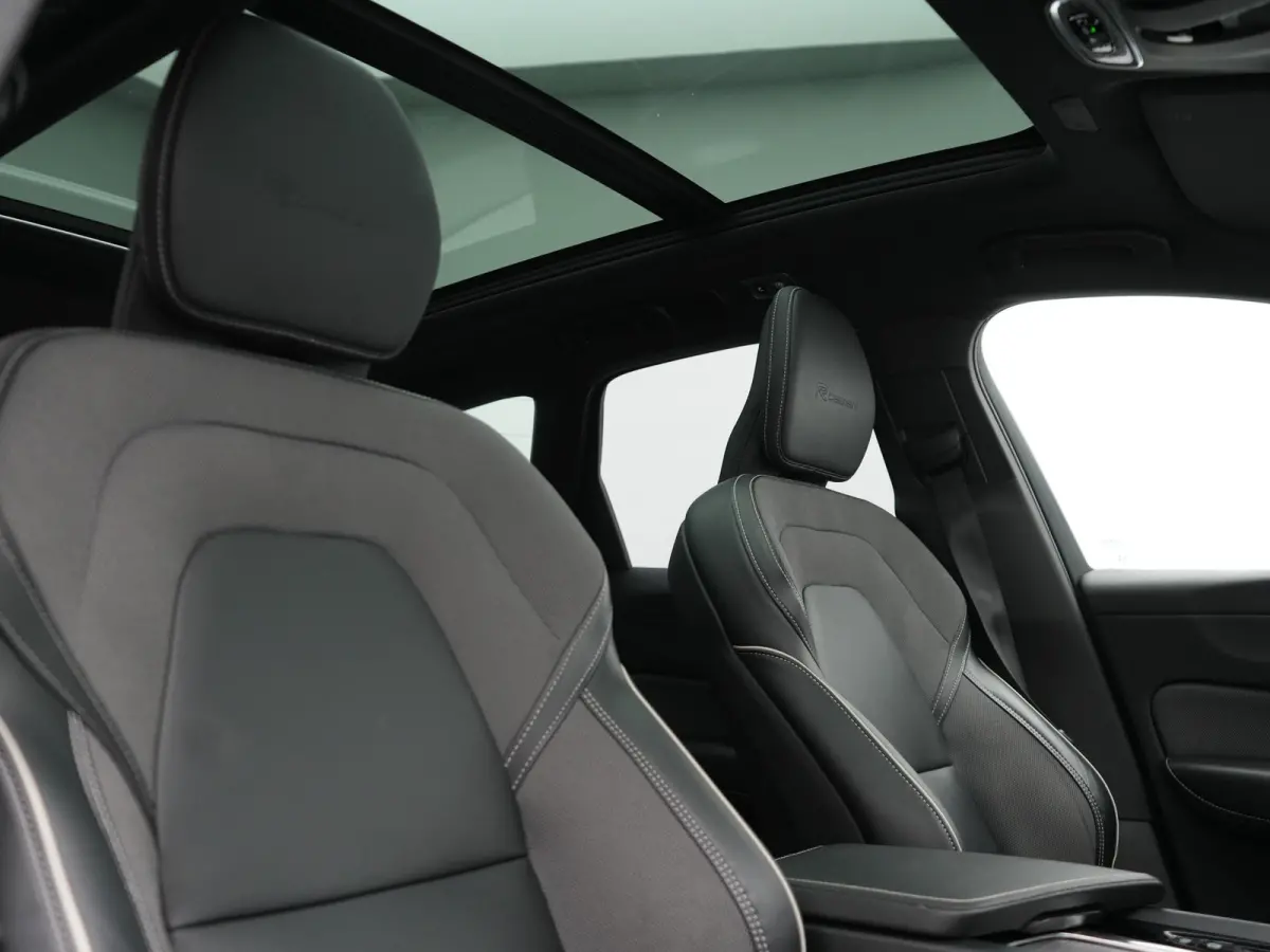 Recharge T8 AWD R-Design PHEV 391pk Dealer O.H. | Panodak | Luchtvering | Head Up | Camera | Harman & Kardon | Sportstoelen Memory & Verwarmd | 21"L.M | Apple Carplay | Keyless | Blis | Virt