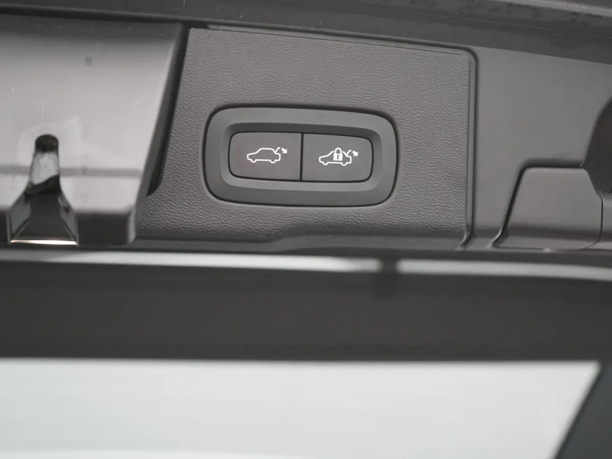 Recharge T8 AWD R-Design PHEV 391pk Dealer O.H. | Panodak | Luchtvering | Head Up | Camera | Harman & Kardon | Sportstoelen Memory & Verwarmd | 21"L.M | Apple Carplay | Keyless | Blis | Virt