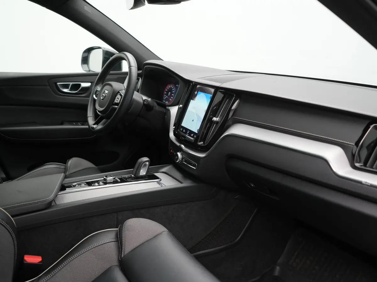 Recharge T8 AWD R-Design PHEV 391pk Dealer O.H. | Panodak | Luchtvering | Head Up | Camera | Harman & Kardon | Sportstoelen Memory & Verwarmd | 21"L.M | Apple Carplay | Keyless | Blis | Virt