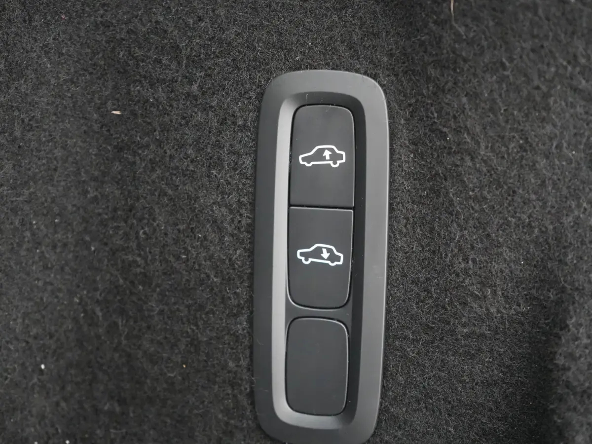 Recharge T8 AWD R-Design PHEV 391pk Dealer O.H. | Panodak | Luchtvering | Head Up | Camera | Harman & Kardon | Sportstoelen Memory & Verwarmd | 21"L.M | Apple Carplay | Keyless | Blis | Virt