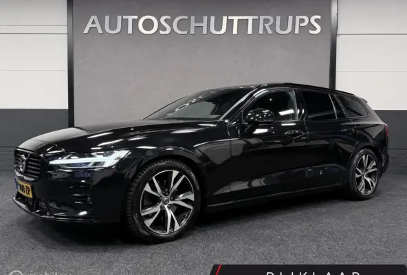 2.0 B3 R-Design PANORAMADAK / HARMAN/KARDON / CAMERA / CLIMATE PRO PACK / CARPLAY