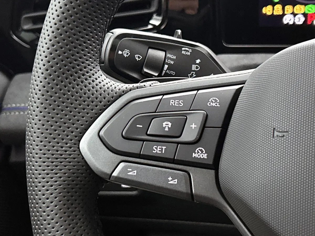 1.5 eHybrid R-Line Edition | 204PK | Automaat | Panoramaschuif-kanteldak | Black Style Pakket | Camera |