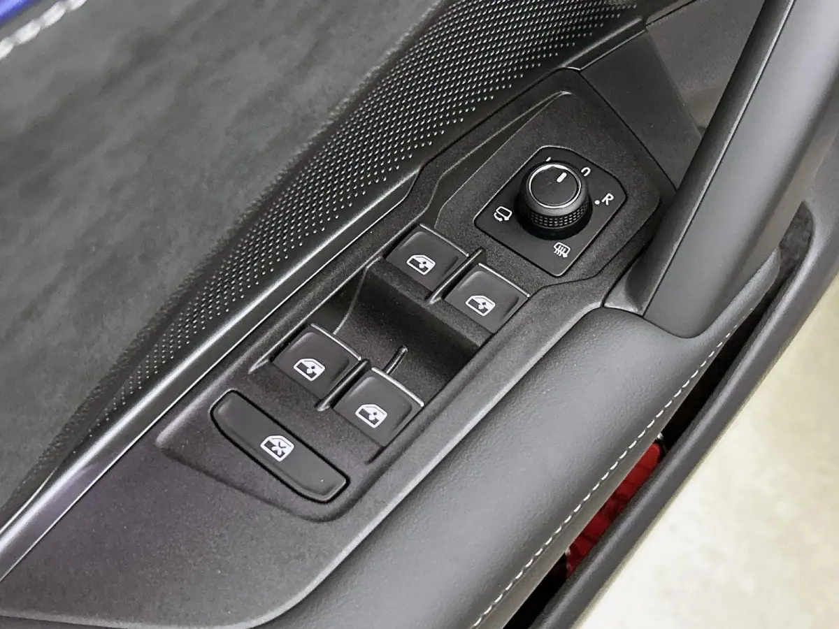 1.5 eHybrid R-Line Edition | 204PK | Automaat | Panoramaschuif-kanteldak | Black Style Pakket | Camera |