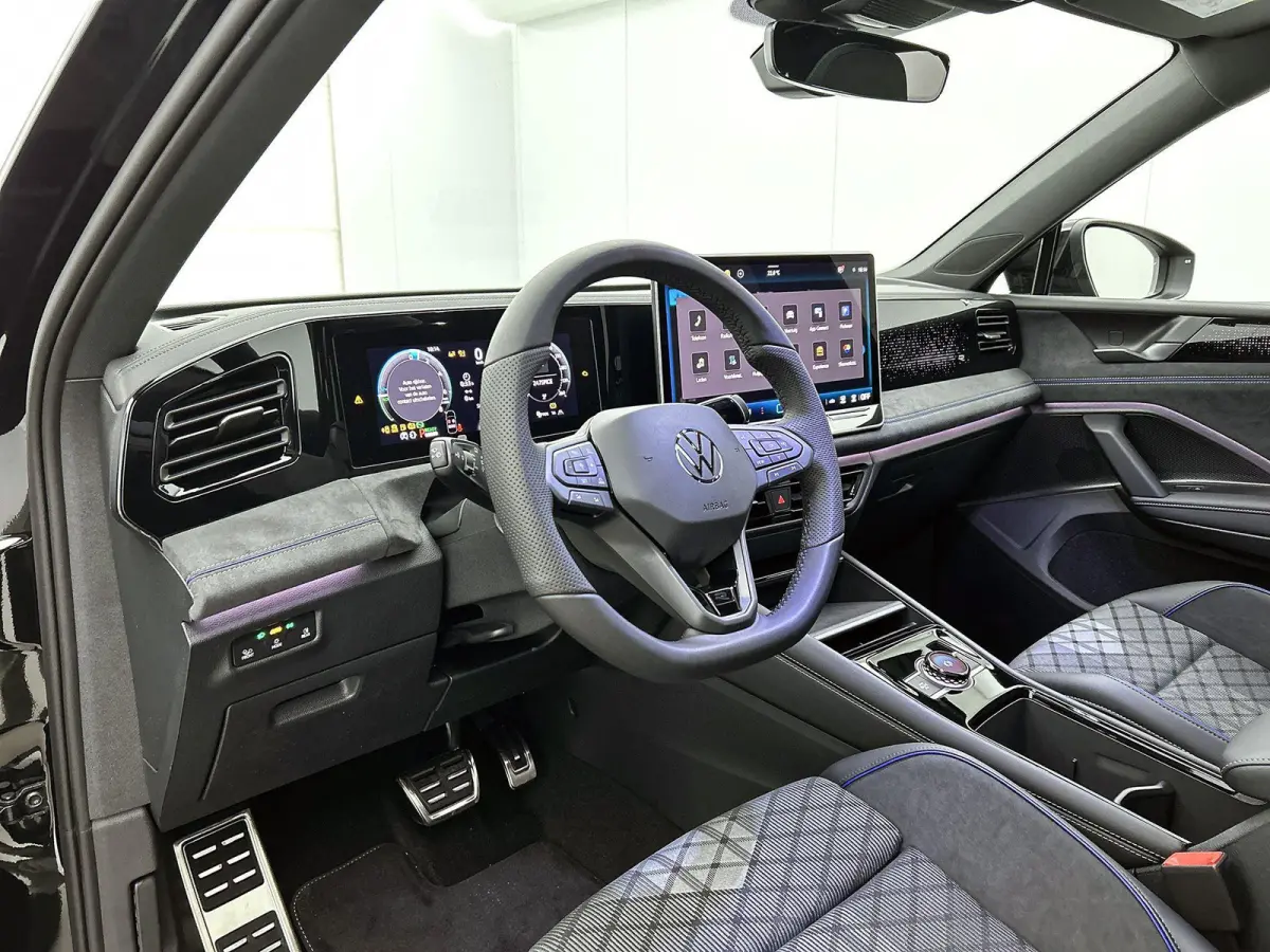1.5 eHybrid R-Line Edition | 204PK | Automaat | Panoramaschuif-kanteldak | Black Style Pakket | Camera |