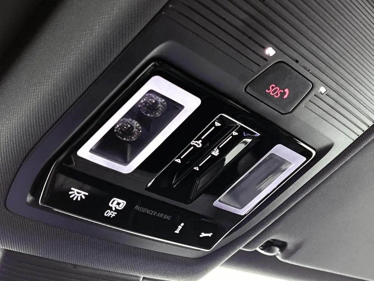 1.5 eHybrid R-Line Edition | 204PK | Automaat | Panoramaschuif-kanteldak | Black Style Pakket | Camera |