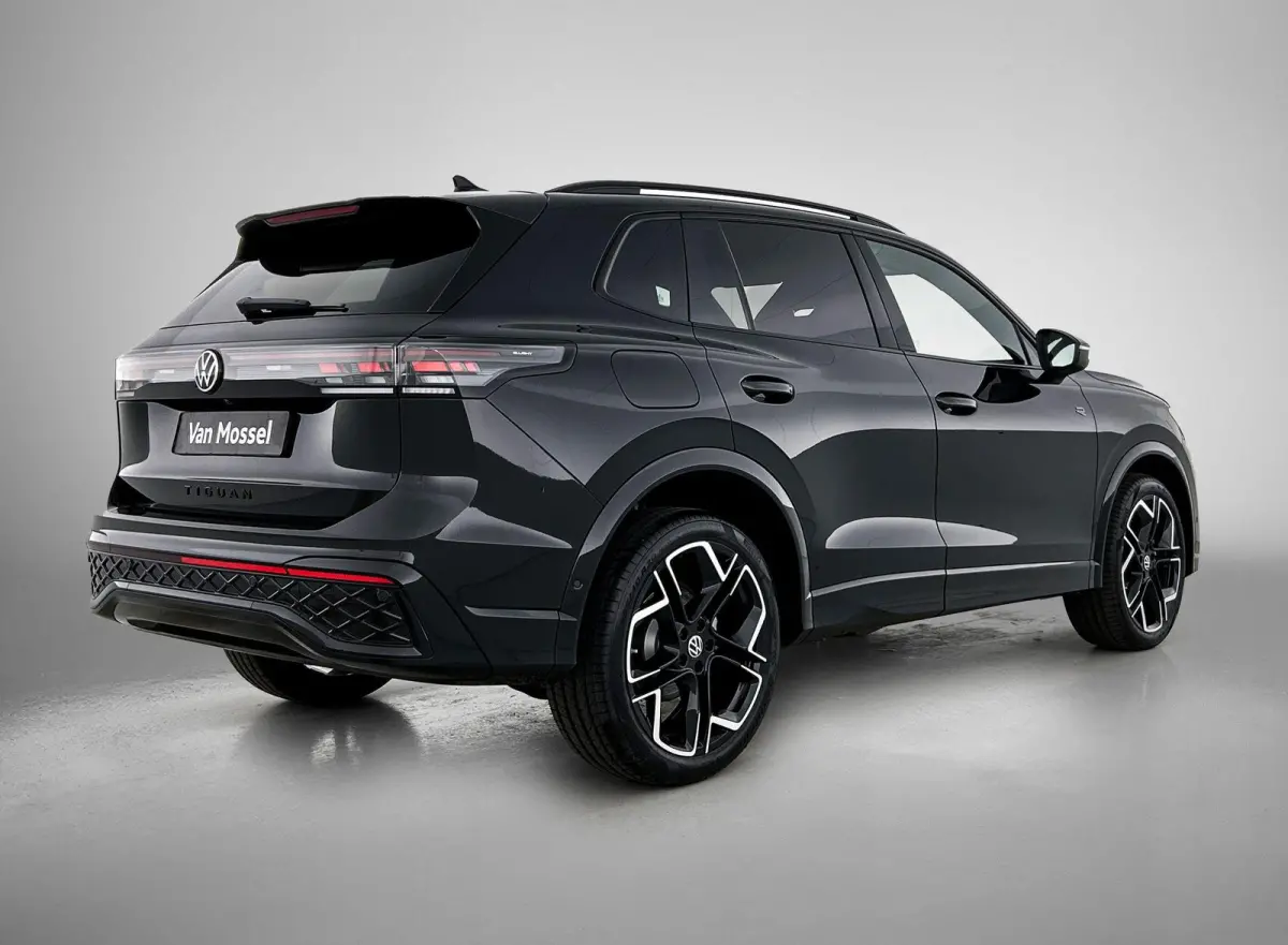 1.5 eHybrid R-Line Edition | 204PK | Automaat | Trekhaak | Black Style Pakket | Camera |