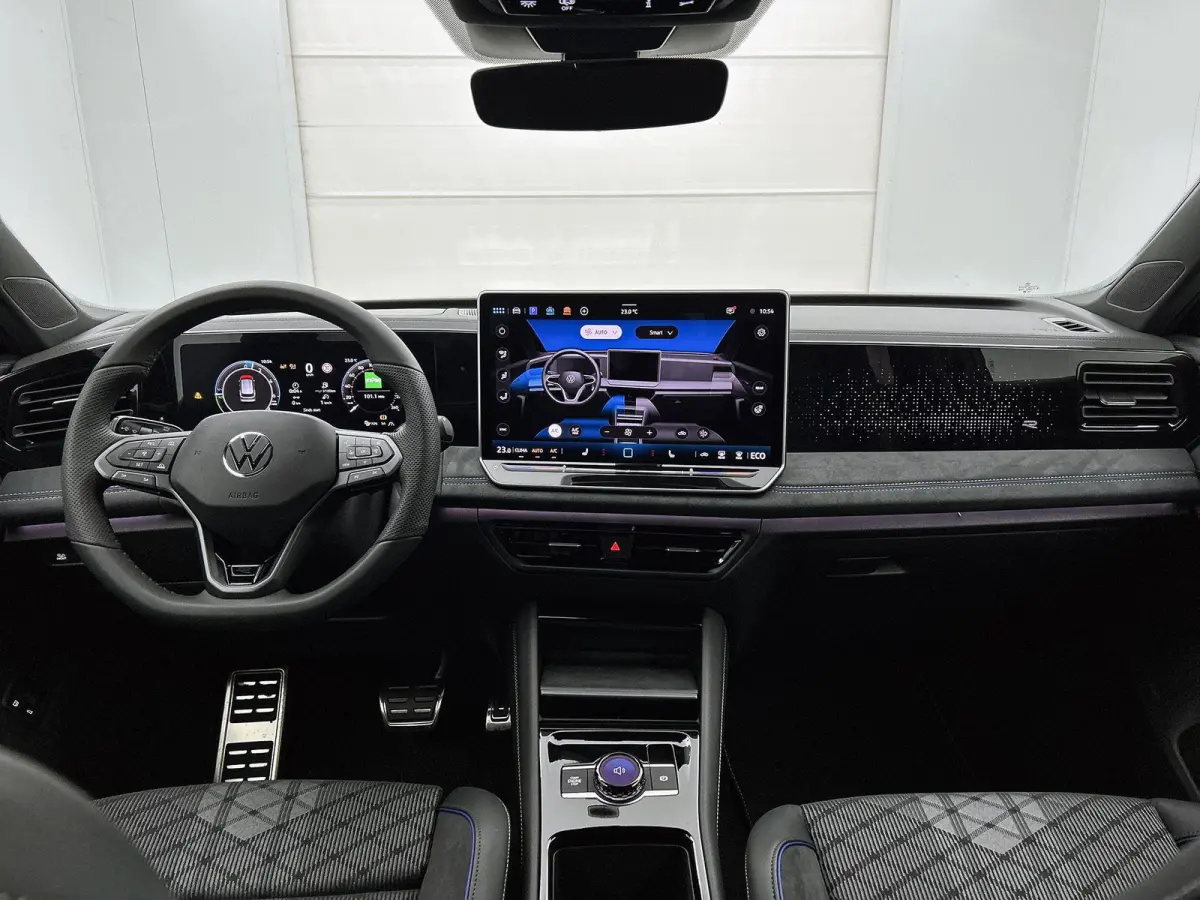 1.5 eHybrid R-Line Edition | 204PK | Automaat | Trekhaak | Black Style Pakket | Camera |