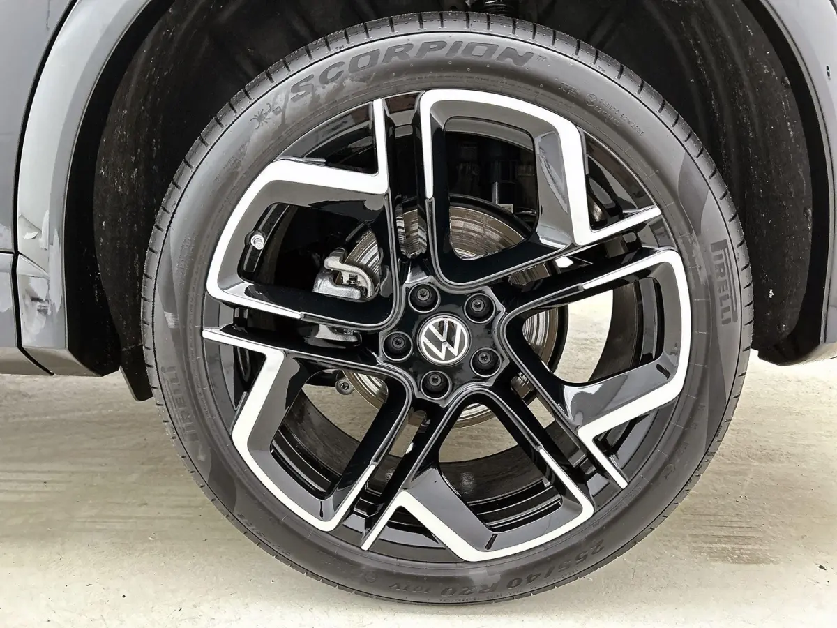 1.5 eHybrid R-Line Edition | 204PK | Automaat | Trekhaak | Black Style Pakket | Camera |