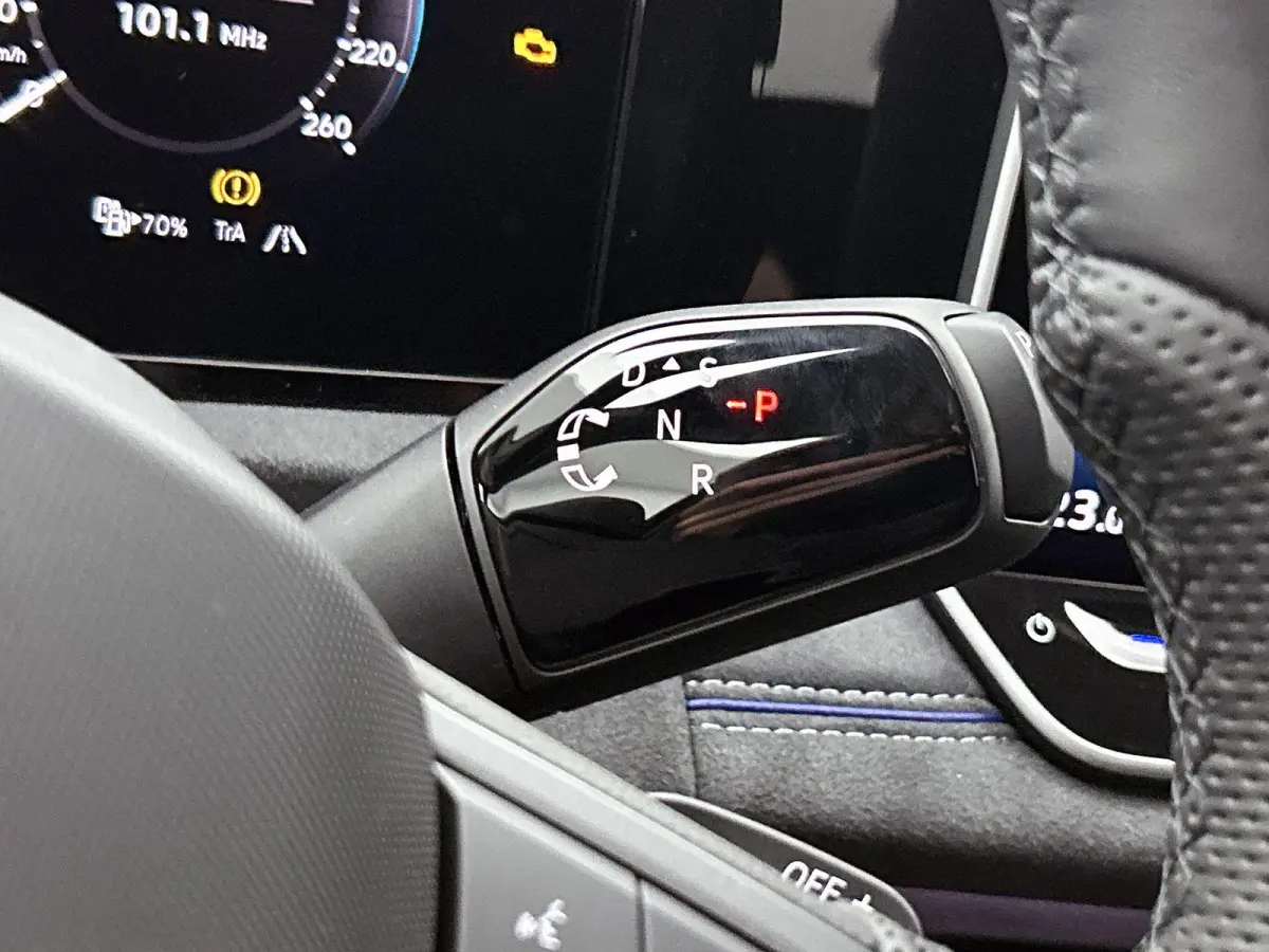 1.5 eHybrid R-Line Edition | 204PK | Automaat | Trekhaak | Black Style Pakket | Camera |