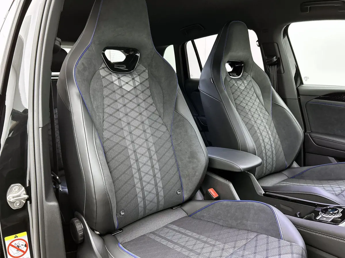 1.5 eHybrid R-Line Edition | 204PK | Automaat | Trekhaak | Black Style Pakket | Camera |