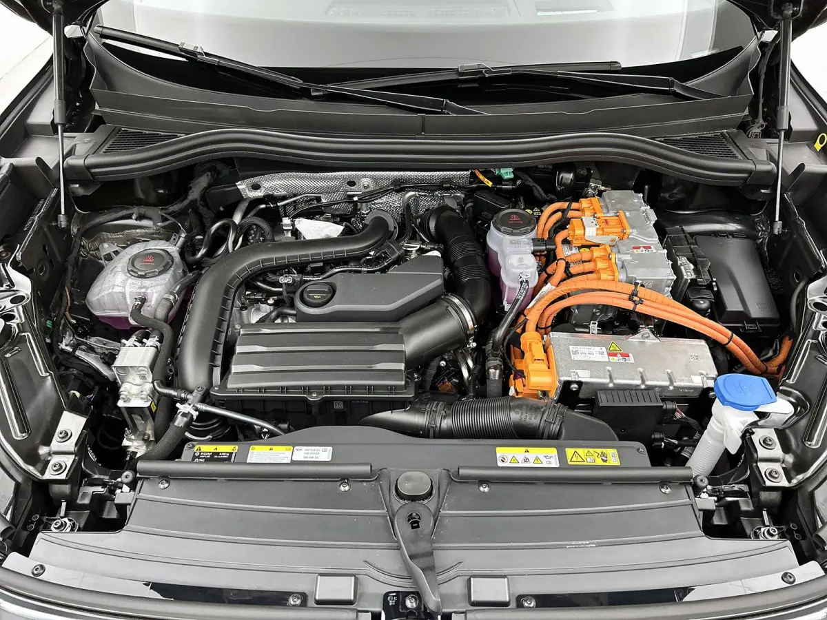 1.5 eHybrid R-Line Edition | 204PK | Automaat | Trekhaak | Black Style Pakket | Camera |