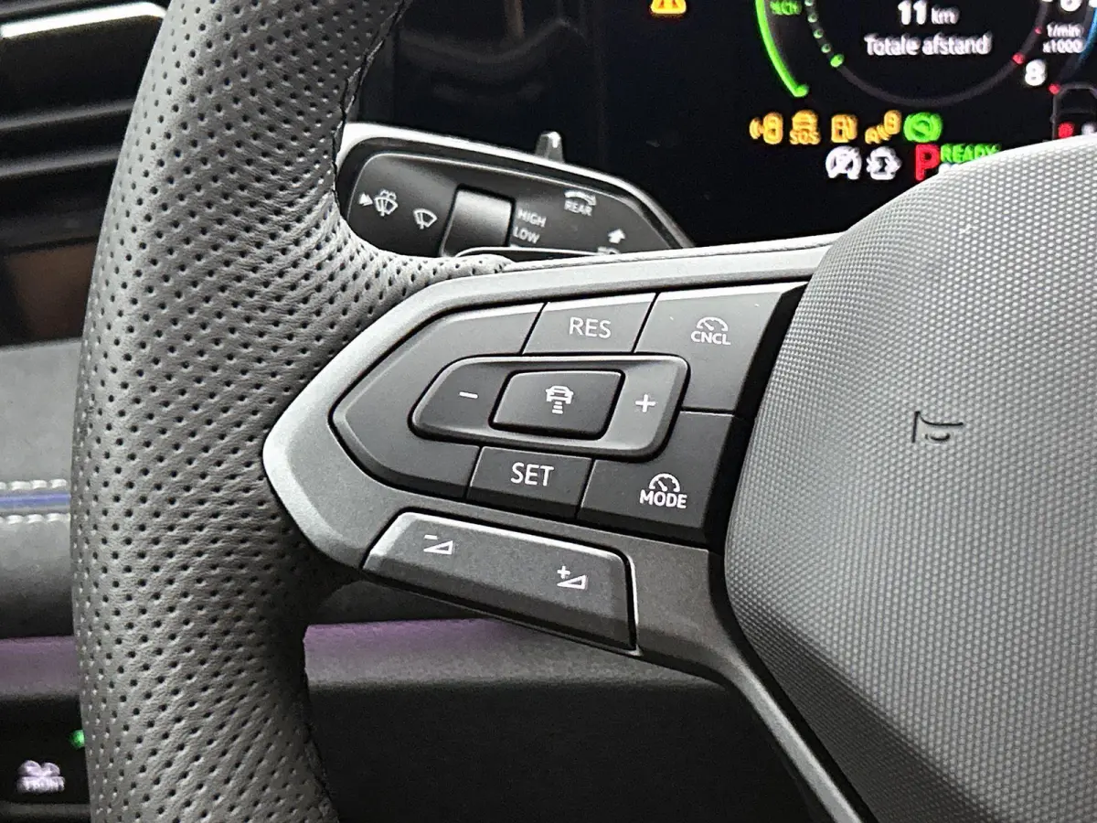 1.5 eHybrid R-Line Edition | 204PK | Automaat | Trekhaak | Black Style Pakket | Camera |