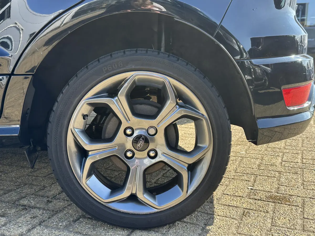 1.0 EcoBoost ST-Line Black 125PK | ZEER NETTE STAAT | BOMVOL | NIEUWE D-RIEM + BEURT | Achteruitrijcamera | Stoelverwarming | Stuurverwarming | Voorruitverwarming | Navigatie | Apple Carplay