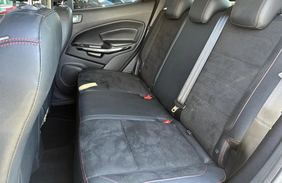 1.0 EcoBoost ST-Line Black 125PK | ZEER NETTE STAAT | BOMVOL | NIEUWE D-RIEM + BEURT | Achteruitrijcamera | Stoelverwarming | Stuurverwarming | Voorruitverwarming | Navigatie | Apple Carplay