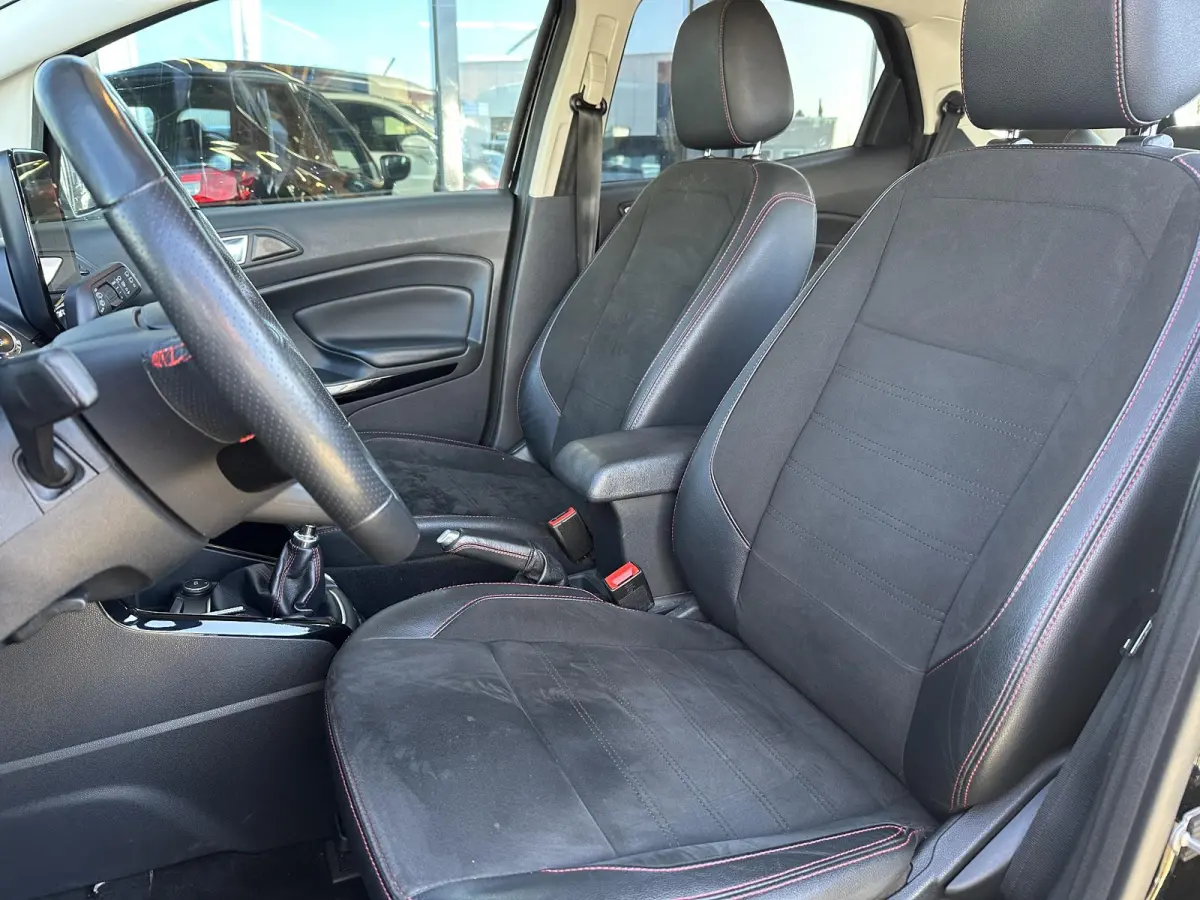 1.0 EcoBoost ST-Line Black 125PK | ZEER NETTE STAAT | BOMVOL | NIEUWE D-RIEM + BEURT | Achteruitrijcamera | Stoelverwarming | Stuurverwarming | Voorruitverwarming | Navigatie | Apple Carplay