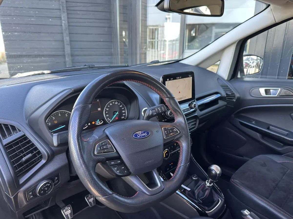 1.0 EcoBoost ST-Line Black 125PK | ZEER NETTE STAAT | BOMVOL | NIEUWE D-RIEM + BEURT | Achteruitrijcamera | Stoelverwarming | Stuurverwarming | Voorruitverwarming | Navigatie | Apple Carplay