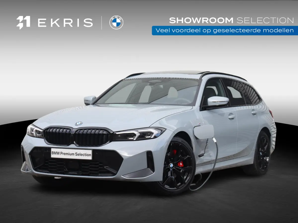 330e | M Sportpakket Pro | Panodak | Head-Up | Trekhaak | Driving Assistant Prof. | Parking Assitant Plus | Harman Kardon | Comfort Access | Elektr. Stoelen | SOH 100% | 19'' LMV